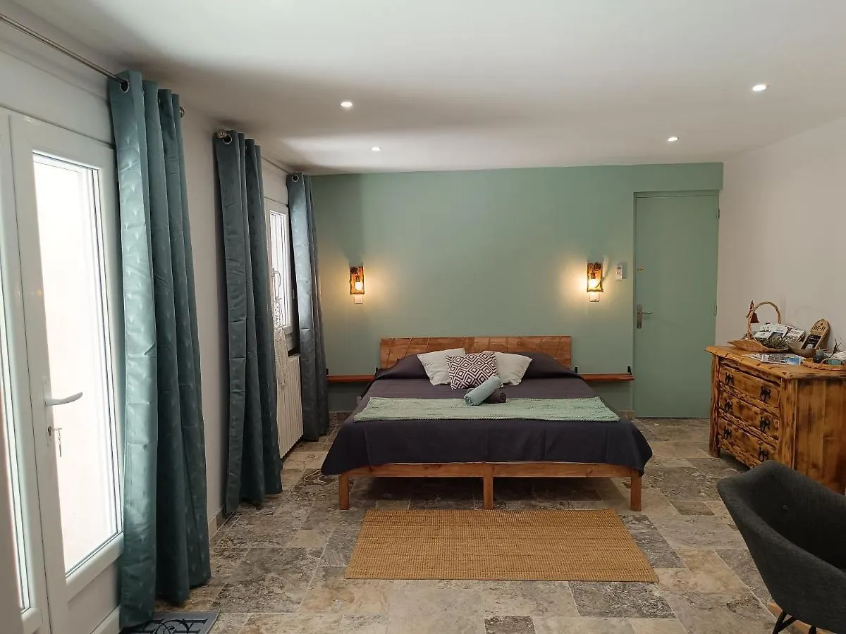 Homestay Ecrin De Nature Sous Les Pins Aurons
