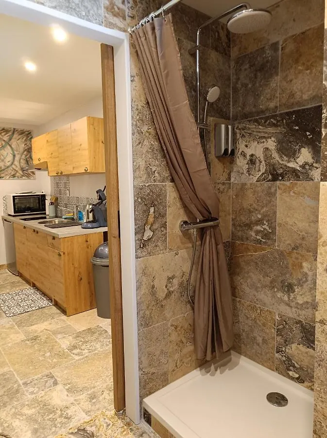 Ecrin De Nature Sous Les Pins Aurons Homestay