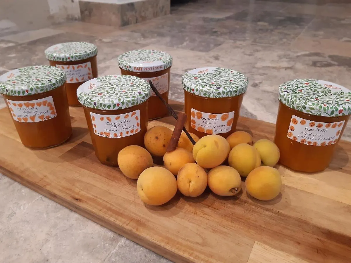 Homestay Ecrin De Nature Sous Les Pins Aurons