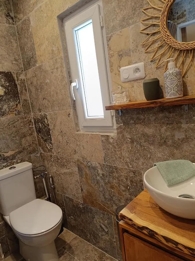 Homestay Ecrin De Nature Sous Les Pins Aurons
