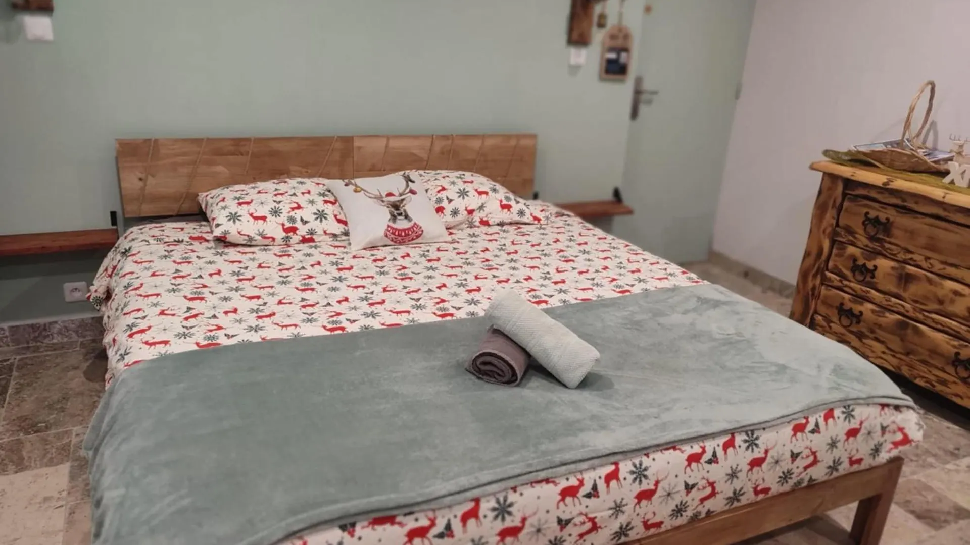 Homestay Ecrin De Nature Sous Les Pins Aurons